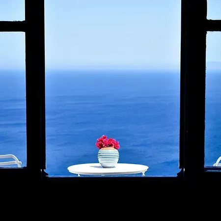 Mr & Mrs Parrot's Most Increadible Seaview Folégandros